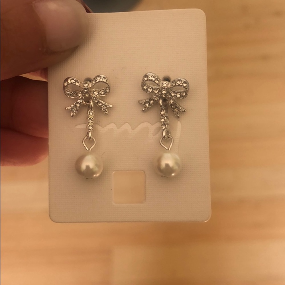 Bow tie and pearl drop earrings